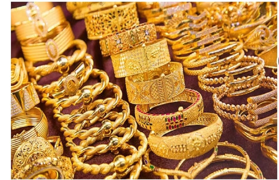 Gold Rate: Gold prices rise by ₹5500, hitting a record high; silver also shines brighter.