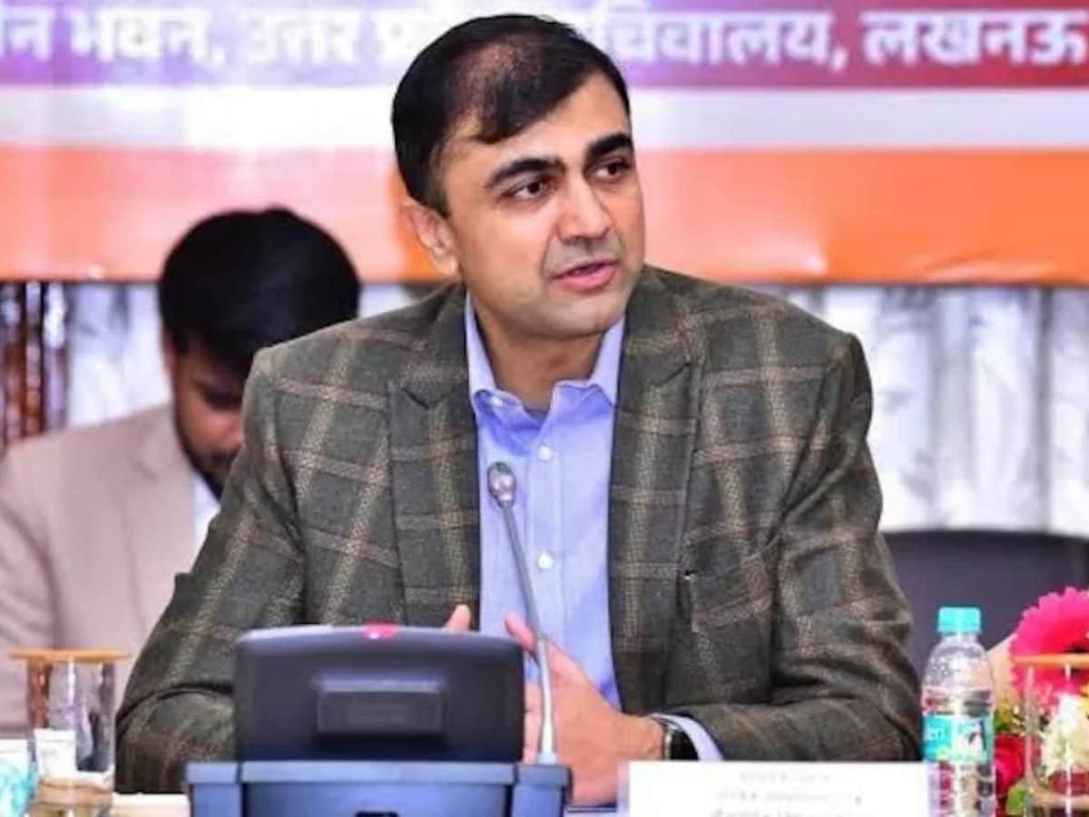 IAS अभिषेक प्रकाश के रोके सोलर प्रोजेक्ट को मिली मंजूरी, निकांत जैन की पत्नी का खाता सीज