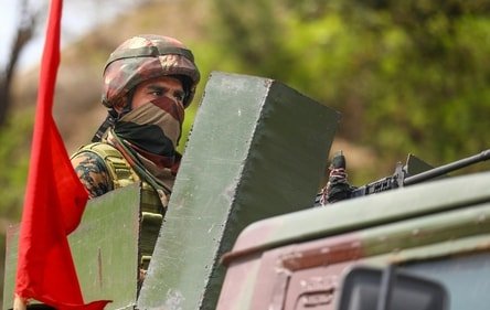 कठुआ मुठभेड़: 3 आतंकवादी ढेर, 3 जवान शहीद, सुरक्षाबलों का सर्च ऑपरेशन जारी