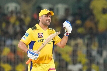 CSK vs RCB: धोनी के बैटिंग ऑर्डर पर भड़के इरफान पठान, फैन्स ने भी जताई नाराजगी