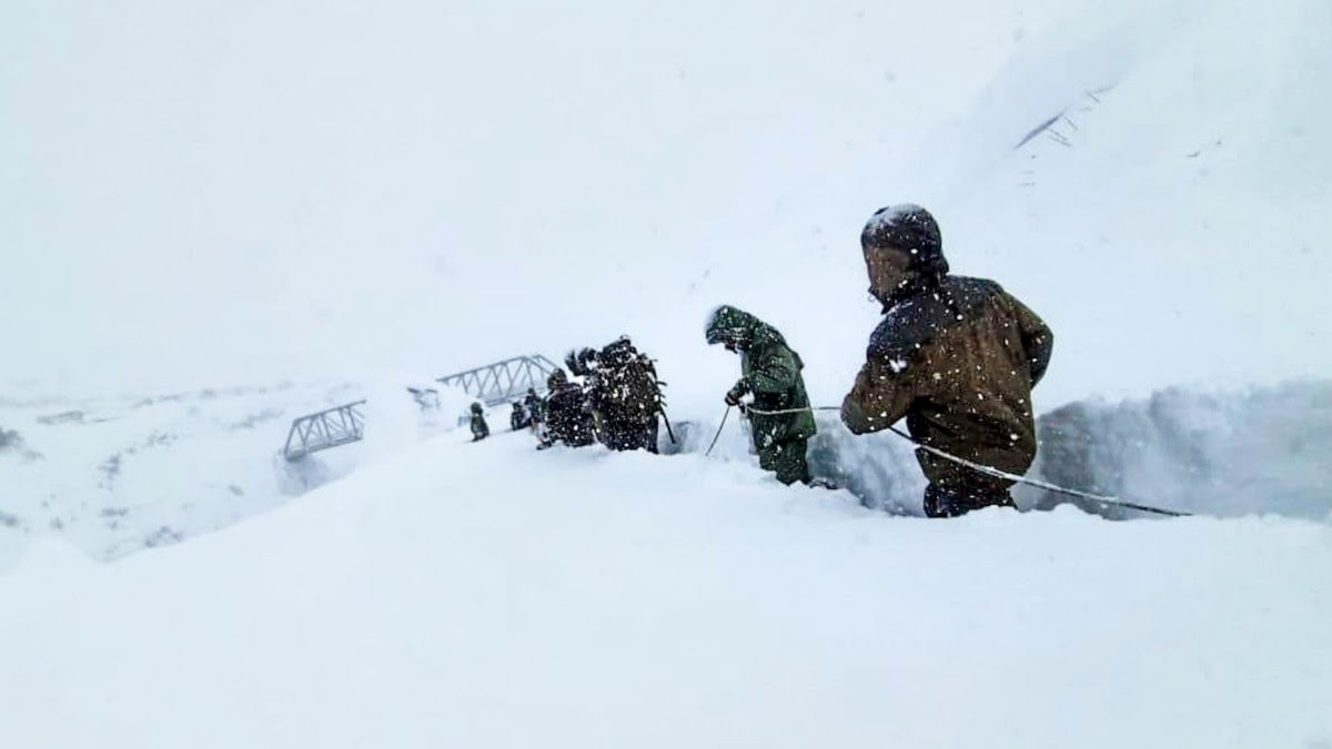 Chamoli: Search continues for 22 missing workers, condition of 4 admitted in hospital critical; incident occurred yesterday at 7:15 AM.