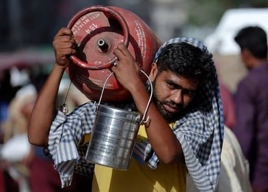 LPG Price 1 April 2025: एलपीजी सिलेंडर हुआ सस्ता, जानें आपके शहर में नई कीमतें