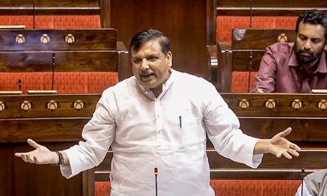 AAP सांसद संजय सिंह ने राज्यसभा में उठाए सवाल: “देश लूटने वाले विदेश में, मेरा पासपोर्ट जब्त क्यों?”