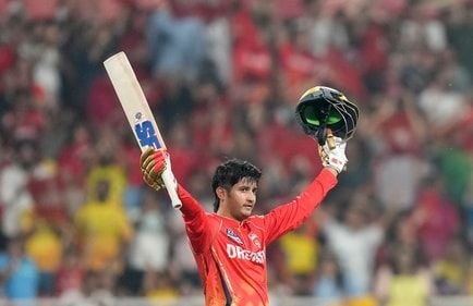 IPL 2025: प्रियांश आर्या के लिए तीन टीमों में लगी होड़, पंजाब किंग्स ने रिकी पोंटिंग की वजह से मारी बाजी
