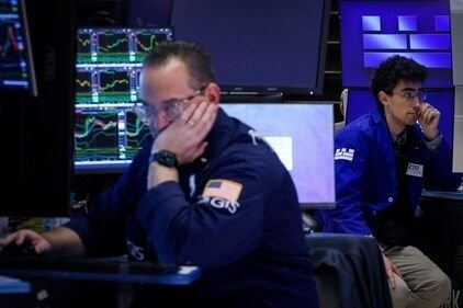 चीन के पलटवार से गिरी अमेरिकी शेयर बाजार की साख, डाउ जोन्स 300 अंक टूटा