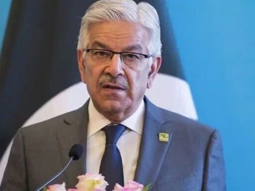 भारत-पाकिस्तान तनाव: ‘युद्ध के अलावा कोई विकल्प नहीं’ – पाक रक्षा मंत्री का भड़काऊ बयान