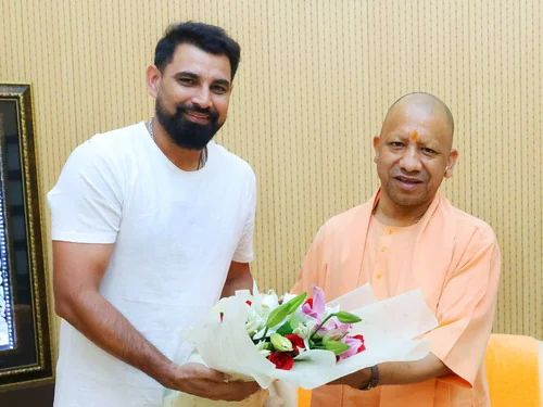 IPL 2025: लखनऊ में मैच से पहले मोहम्मद शमी ने की सीएम योगी से मुलाकात, बातचीत में विकास और खेल पर हुई चर्चा