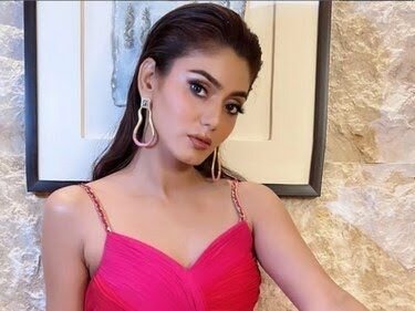 सना मकबूल ने बॉडी शेमिंग करने वालों को दिया करारा जवाब – बोलीं “मेरी बॉडी, मेरी मर्जी”