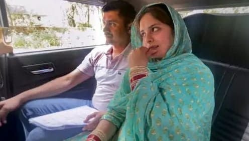 CRPF जवान मुनीर अहमद बोले- “अनुमति लेकर की थी पाकिस्तानी महिला से शादी”, बर्खास्तगी पर जाएंगे कोर्ट