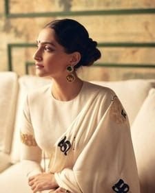 मदर्स डे पर सोनम कपूर का खास संदेश: मां को बताया भारत माता का प्रतिबिंब